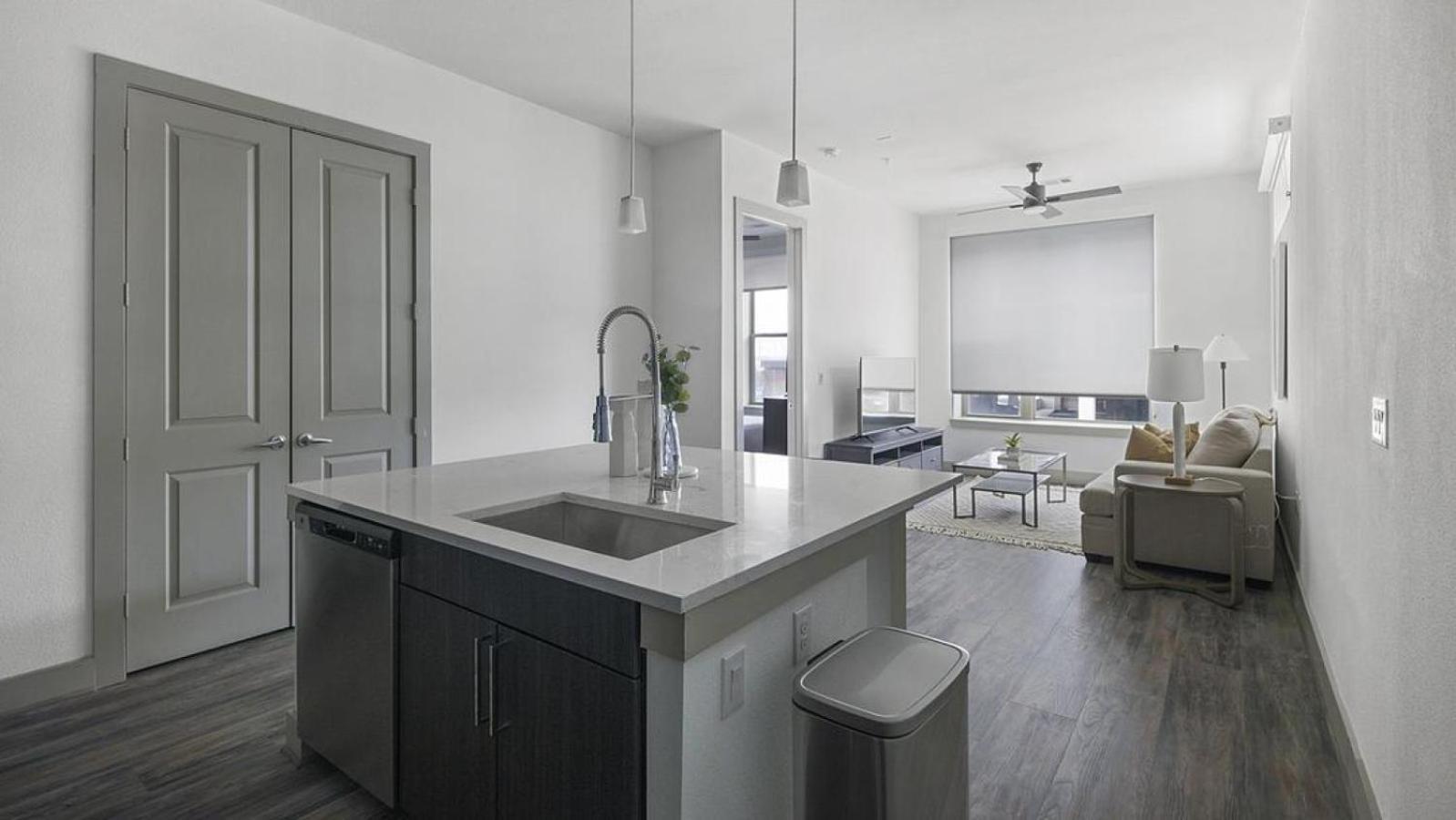 Landing - Modern Apartment With Amazing Amenities Houston Exterior foto